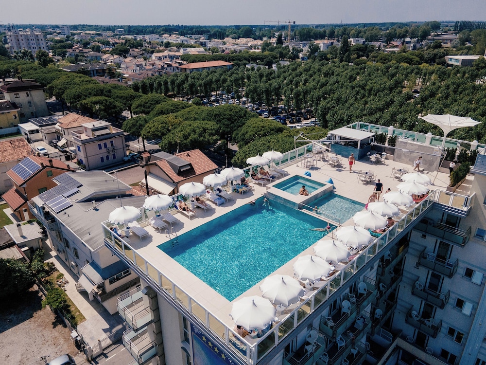 Hotel Colombo — Swimming pool in Jesolo, Veneto