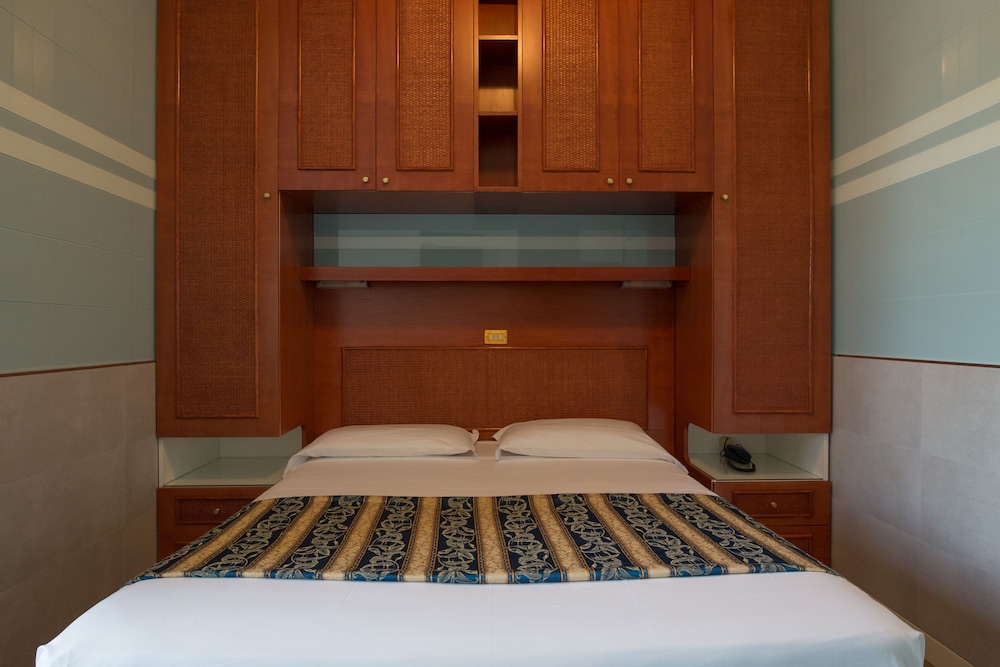 Hotel Colombo — Hotel rooms in Jesolo, Veneto