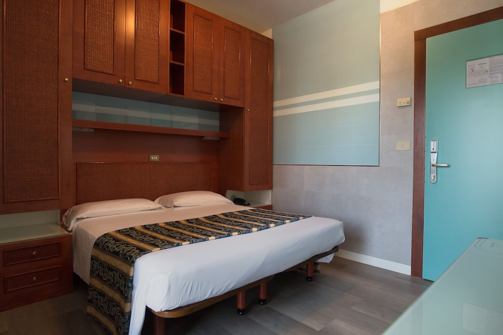 Hotel Colombo — Hotel rooms in Jesolo, Veneto