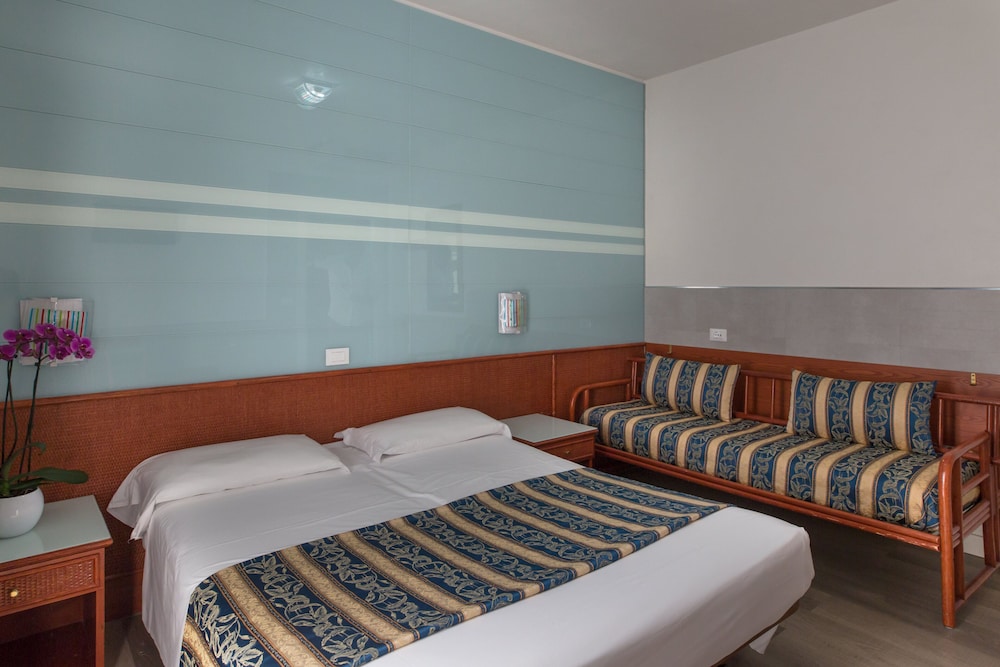 Hotel Colombo — Hotel rooms in Jesolo, Veneto