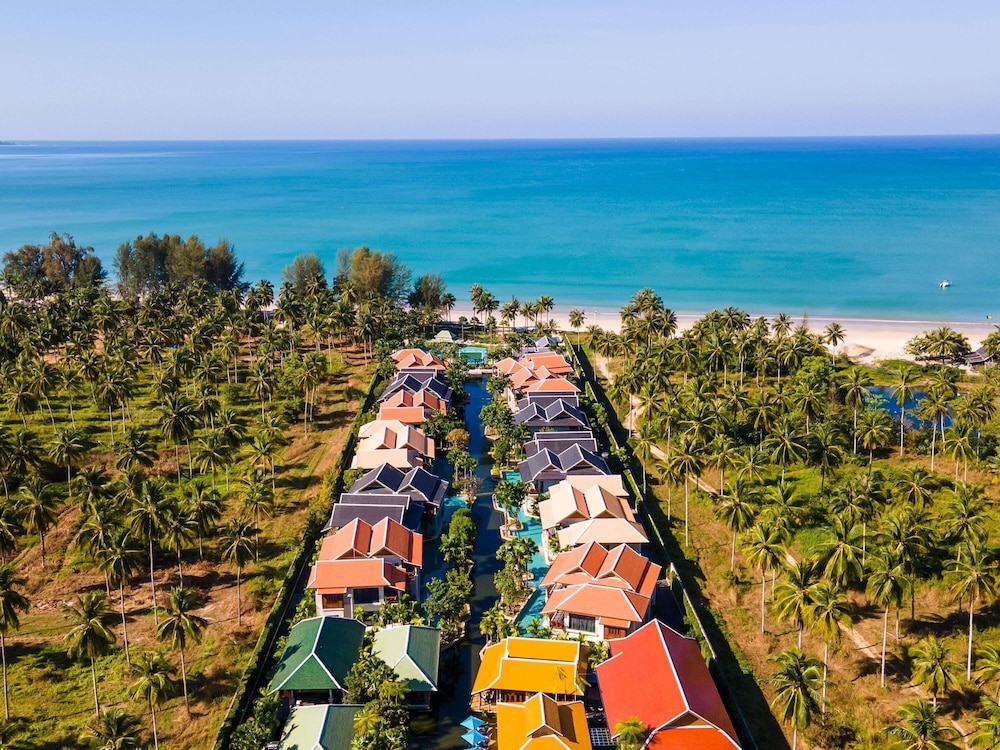 Grand Mercure Khao Lak Bangsak — Hotel building in Khao Lak, Phang Nga