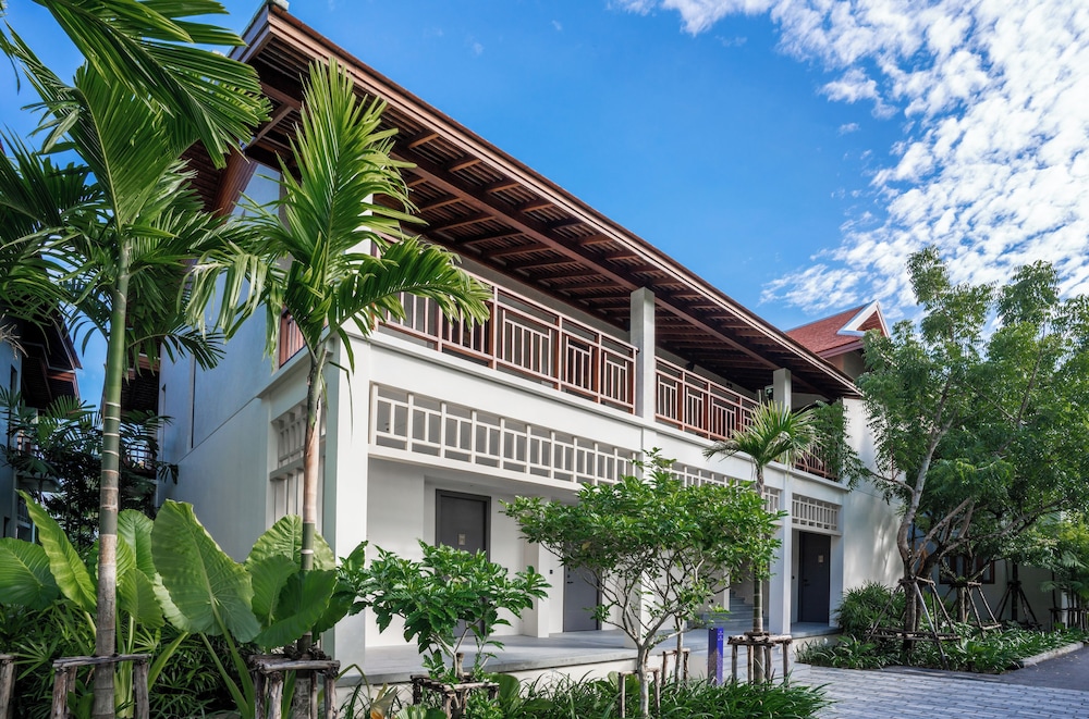 Grand Mercure Khao Lak Bangsak — Hotel building in Khao Lak, Phang Nga