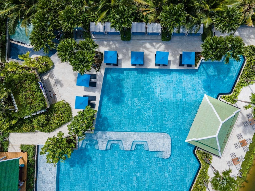 Grand Mercure Khao Lak Bangsak — Swimming pool in Khao Lak, Phang Nga