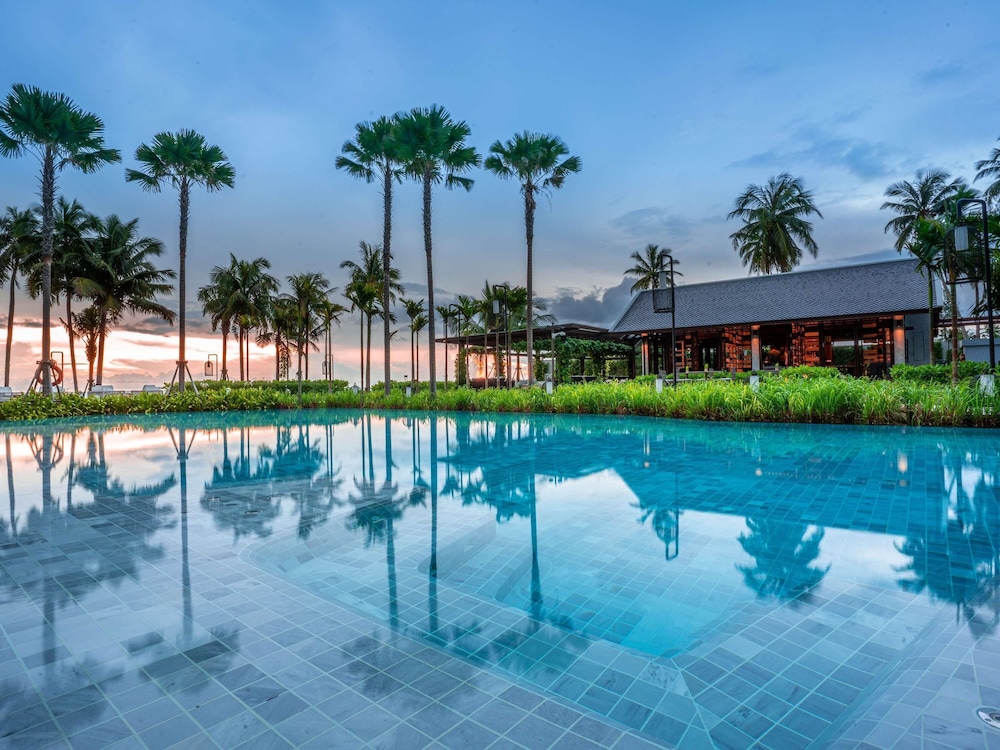 Grand Mercure Khao Lak Bangsak — Swimming pool in Khao Lak, Phang Nga