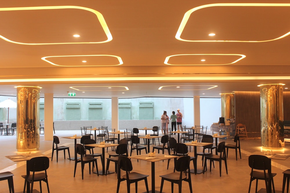 Wyndham La Vita Rawai Phuket — Restaurant & bars in Rawai, Phuket Province