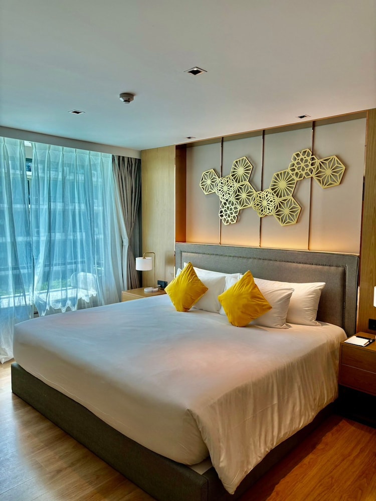 Wyndham La Vita Rawai Phuket — Hotel rooms in Rawai, Phuket Province
