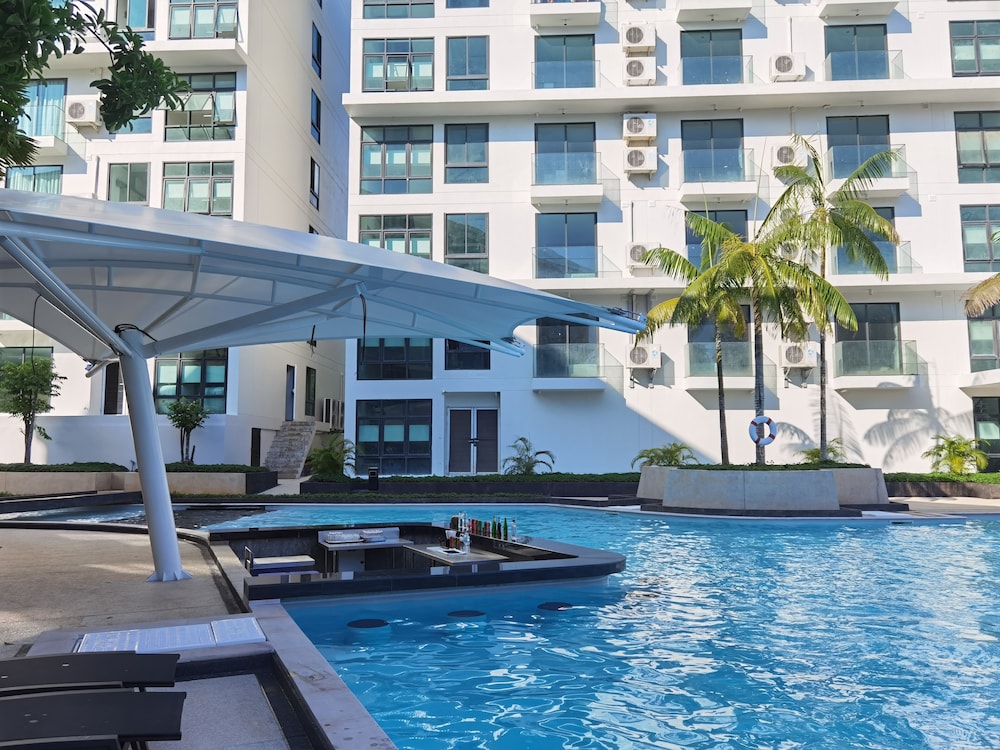 Wyndham La Vita Rawai Phuket — Swimming pool in Rawai, Phuket Province