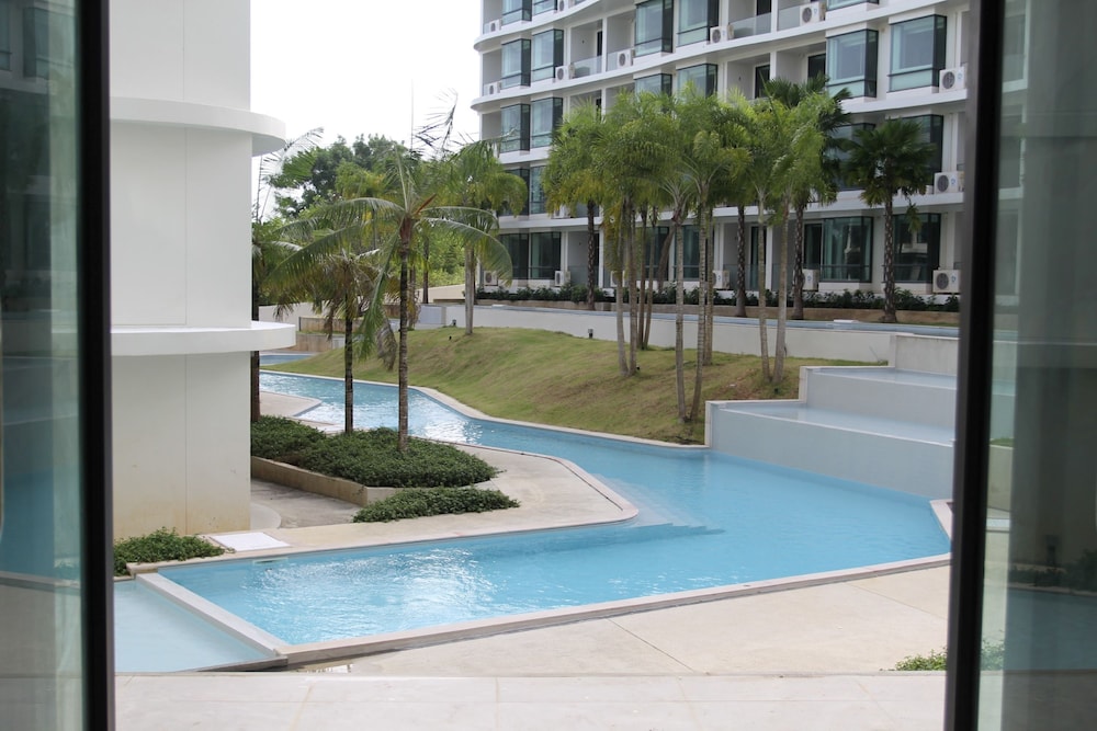 Wyndham La Vita Rawai Phuket — Swimming pool in Rawai, Phuket Province