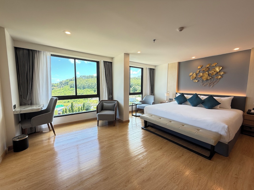 Wyndham La Vita Rawai Phuket — Hotel rooms in Rawai, Phuket Province