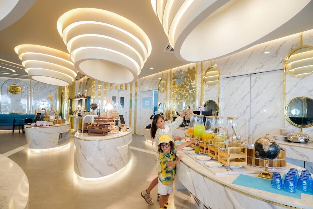Wyndham La Vita Rawai Phuket — Restaurant & bars in Rawai, Phuket Province