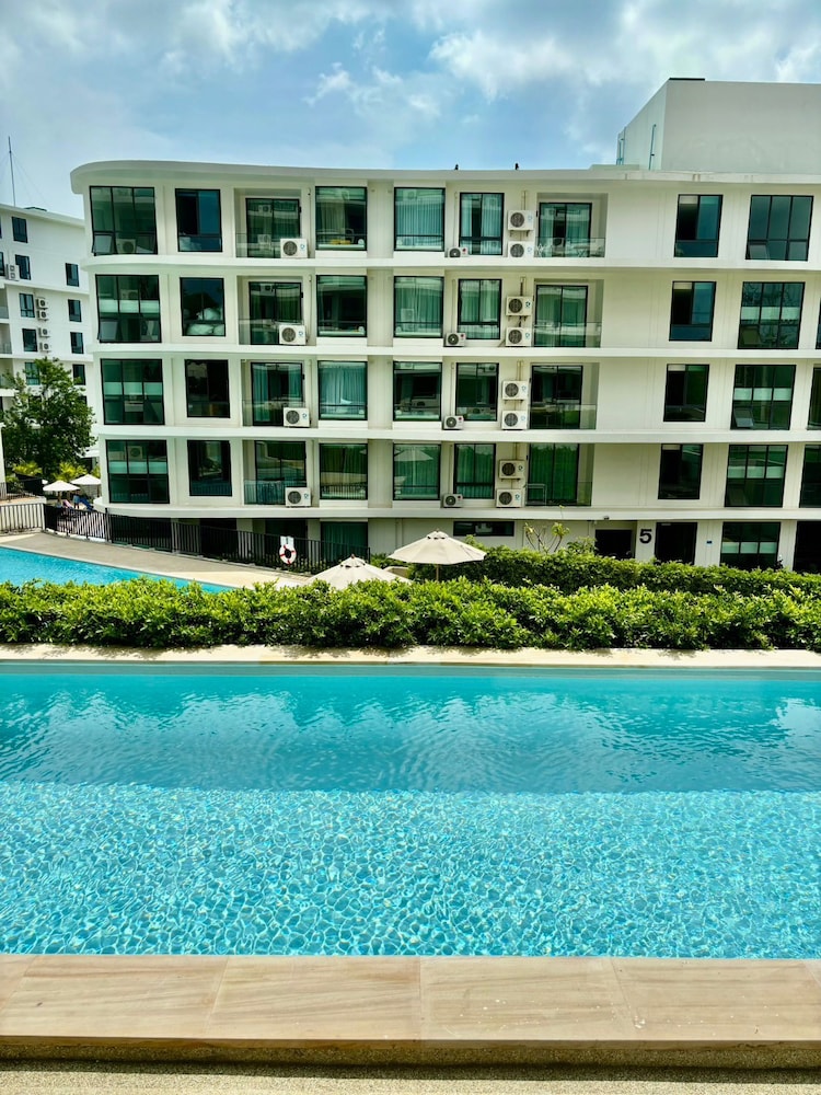 Wyndham La Vita Rawai Phuket — Swimming pool in Rawai, Phuket Province