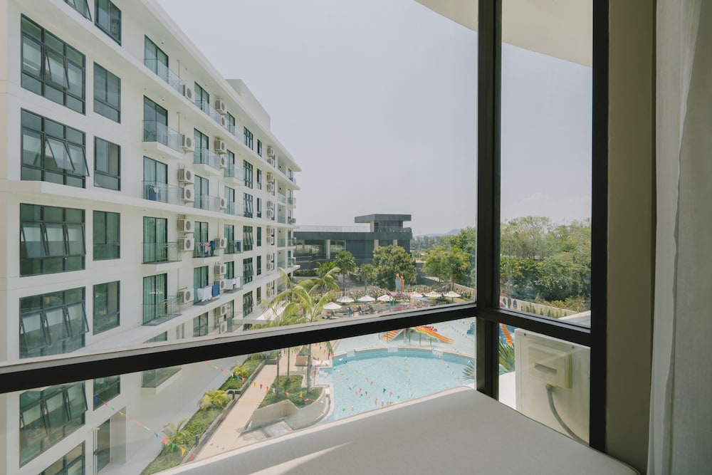 Wyndham La Vita Rawai Phuket — Swimming pool in Rawai, Phuket Province