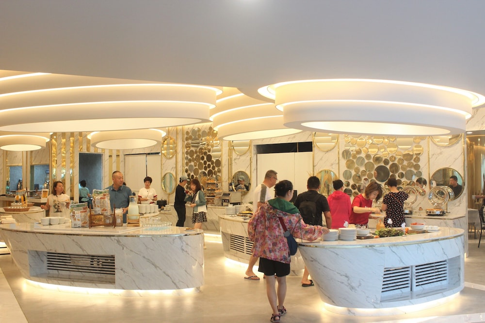 Wyndham La Vita Rawai Phuket — Restaurant & bars in Rawai, Phuket Province