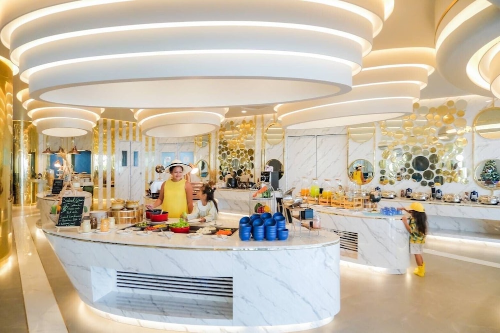 Wyndham La Vita Rawai Phuket — Restaurant & bars in Rawai, Phuket Province