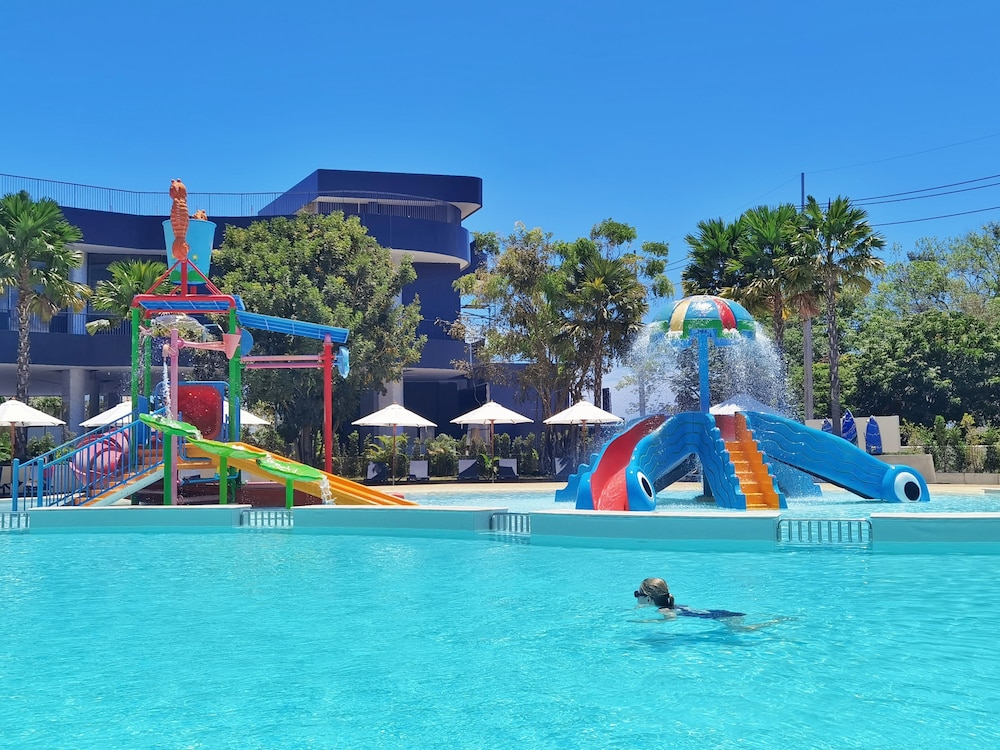 Wyndham La Vita Rawai Phuket — Swimming pool in Rawai, Phuket Province
