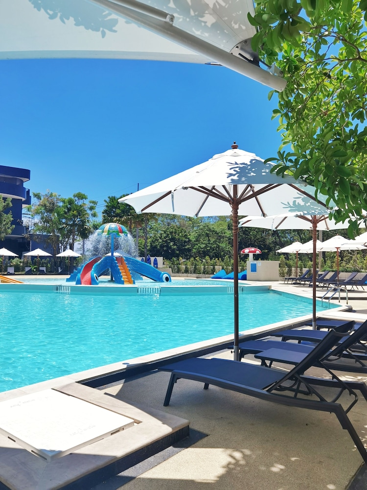 Wyndham La Vita Rawai Phuket — Swimming pool in Rawai, Phuket Province