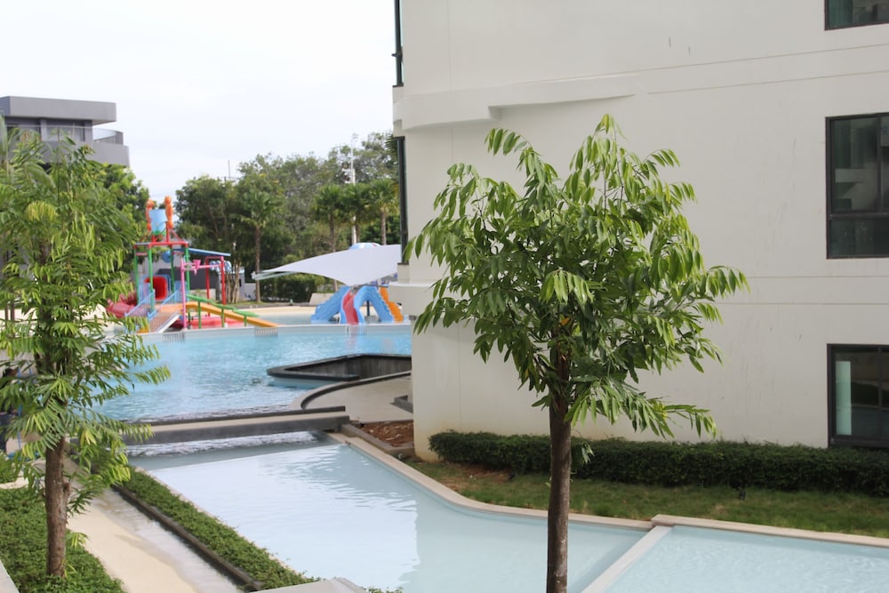 Wyndham La Vita Rawai Phuket — Swimming pool in Rawai, Phuket Province