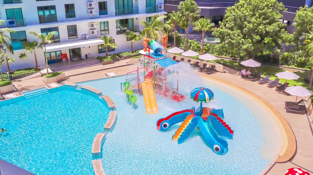 Wyndham La Vita Rawai Phuket — Swimming pool in Rawai, Phuket Province
