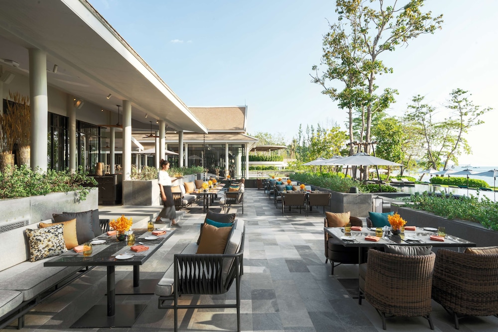 Banyan Tree Krabi — Restaurant & bars in Nong Thalay, Krabi