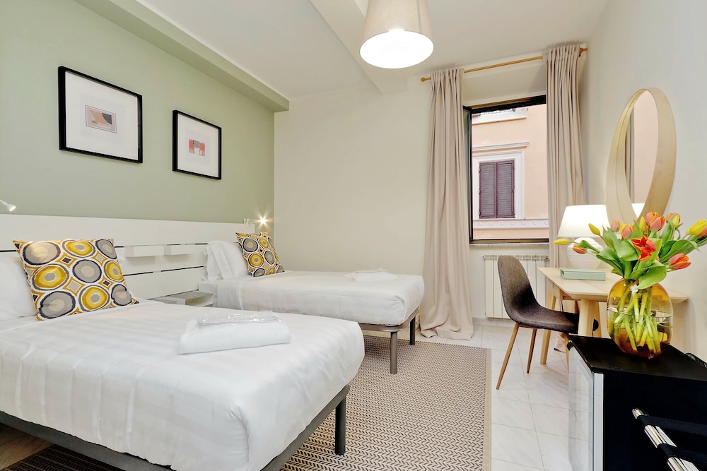 Casa Santa Sofia Hotel — Hotel rooms in Rome, Lazio