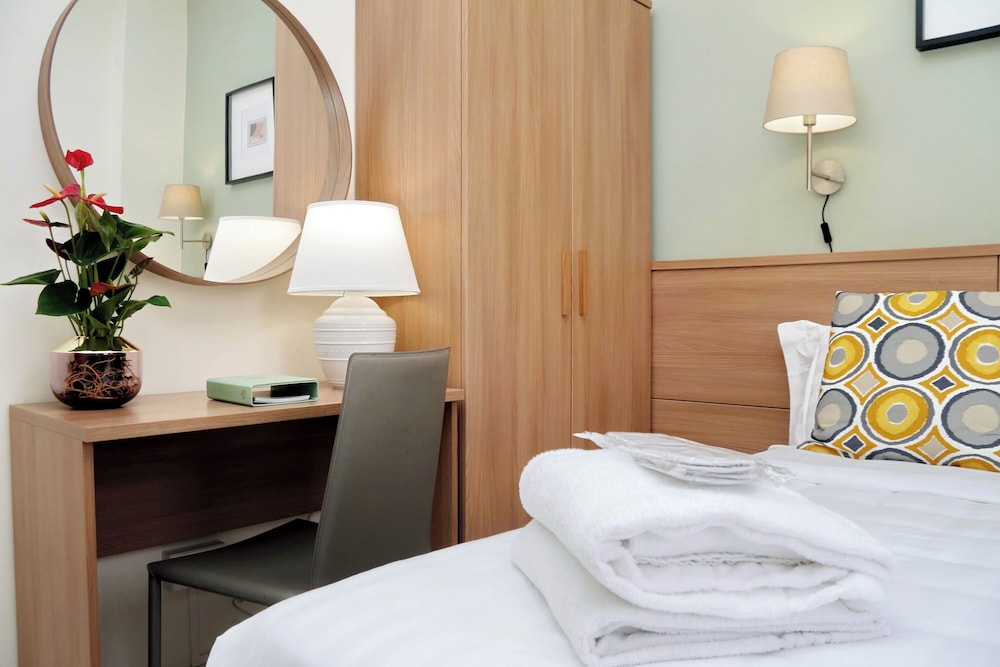 Casa Santa Sofia Hotel — Hotel rooms in Rome, Lazio
