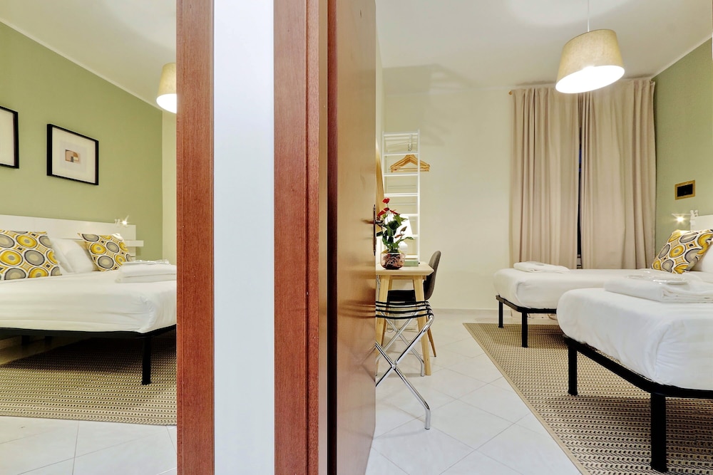 Casa Santa Sofia Hotel — Hotel rooms in Rome, Lazio