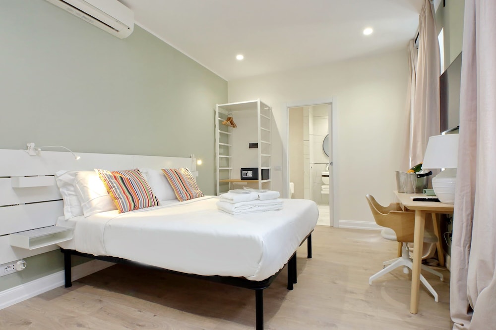 Casa Santa Sofia Hotel — Hotel rooms in Rome, Lazio
