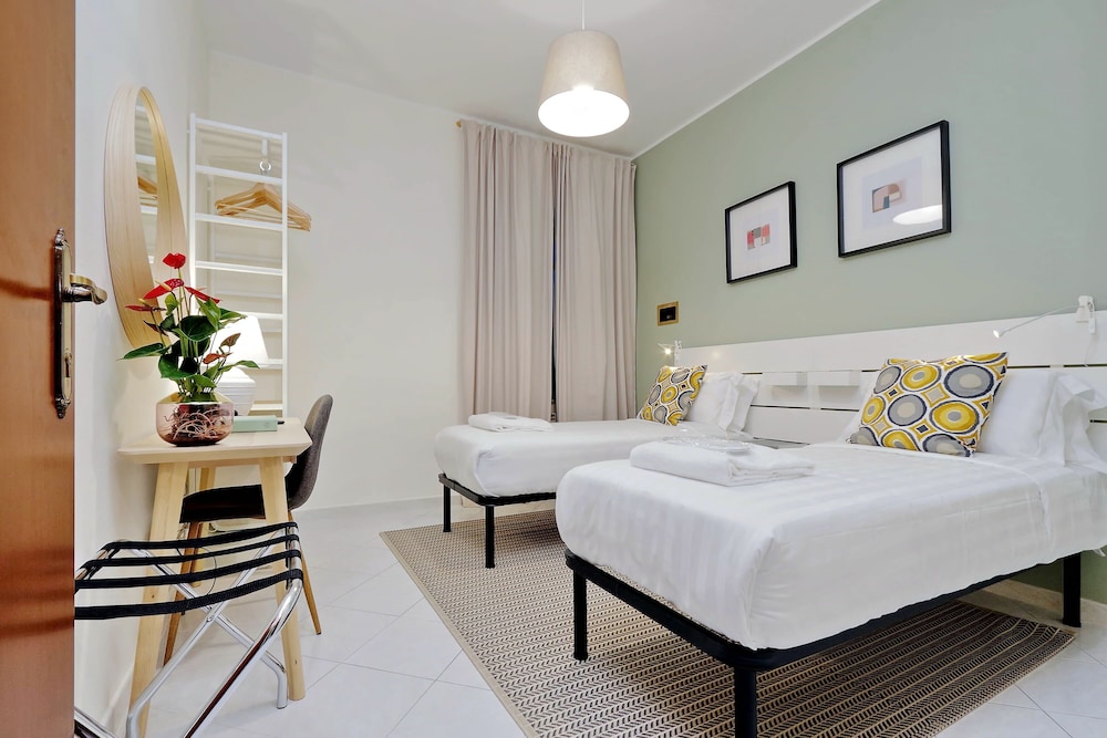 Casa Santa Sofia Hotel — Hotel rooms in Rome, Lazio