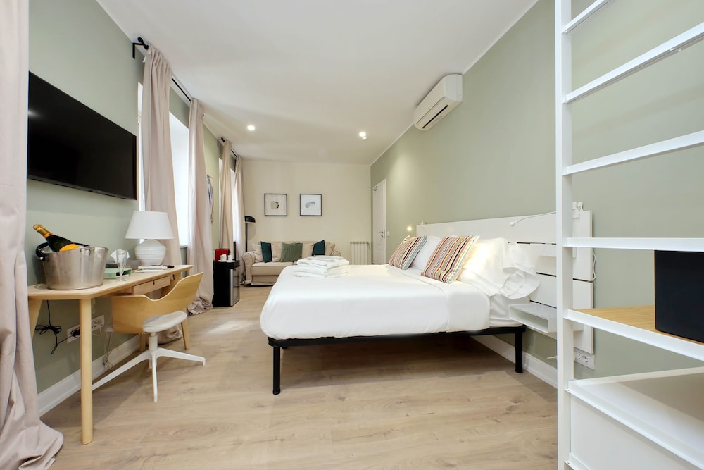 Casa Santa Sofia Hotel — Hotel rooms in Rome, Lazio