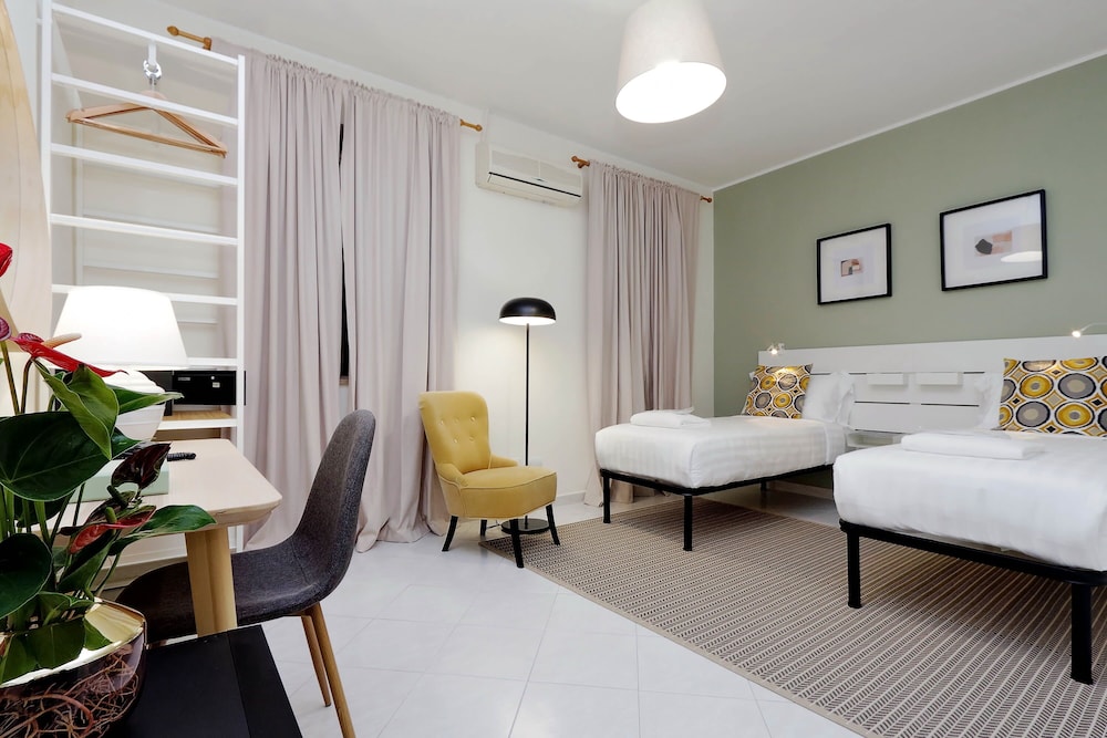 Casa Santa Sofia Hotel — Hotel rooms in Rome, Lazio