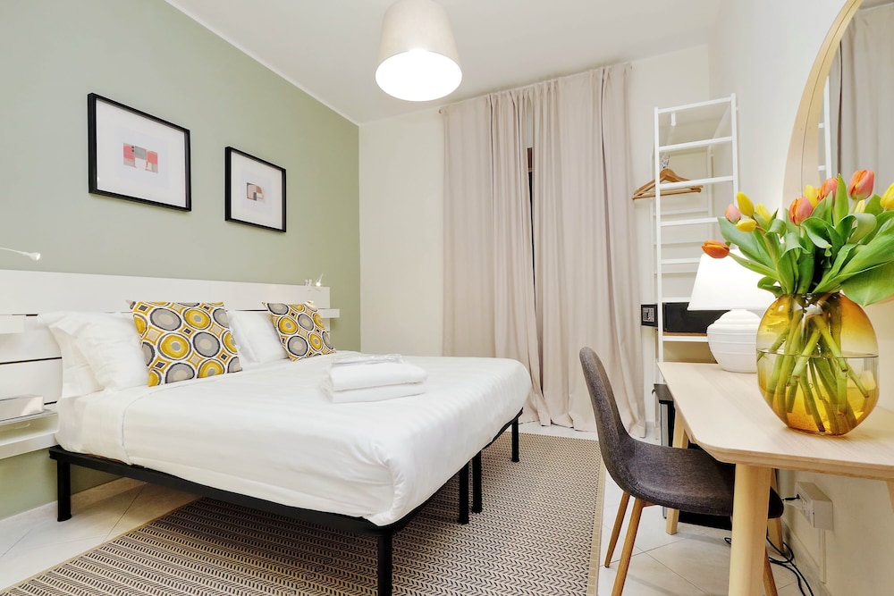 Casa Santa Sofia Hotel — Hotel rooms in Rome, Lazio