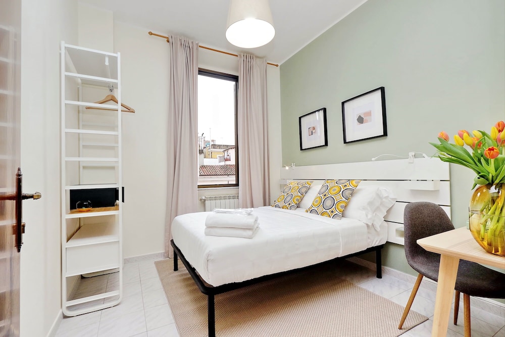 Casa Santa Sofia Hotel — Hotel rooms in Rome, Lazio