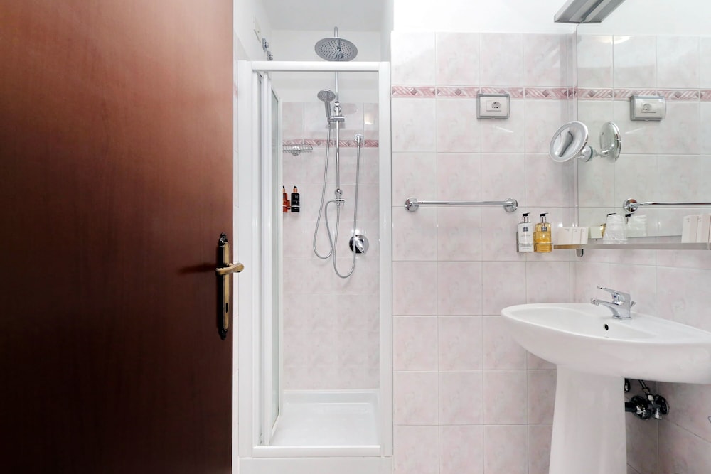 Casa Santa Sofia Hotel — Hotel rooms in Rome, Lazio