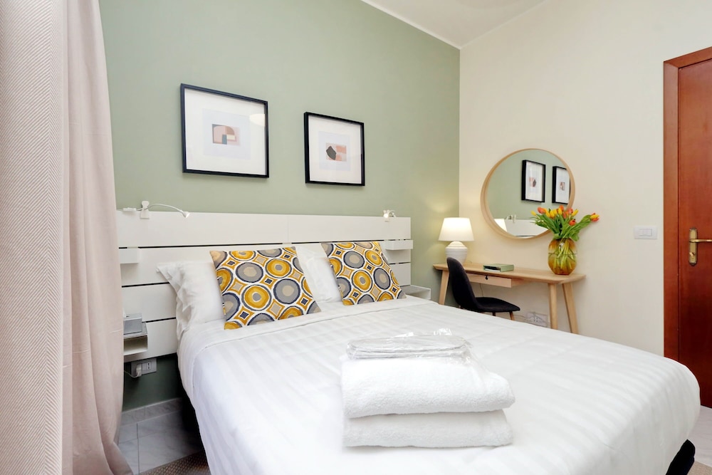 Casa Santa Sofia Hotel — Hotel rooms in Rome, Lazio
