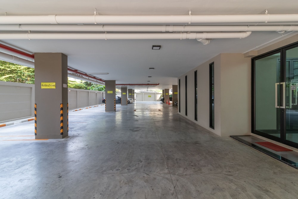 Casaluxe Hotel Ratchada — Hotel building in Bangkok, Bangkok