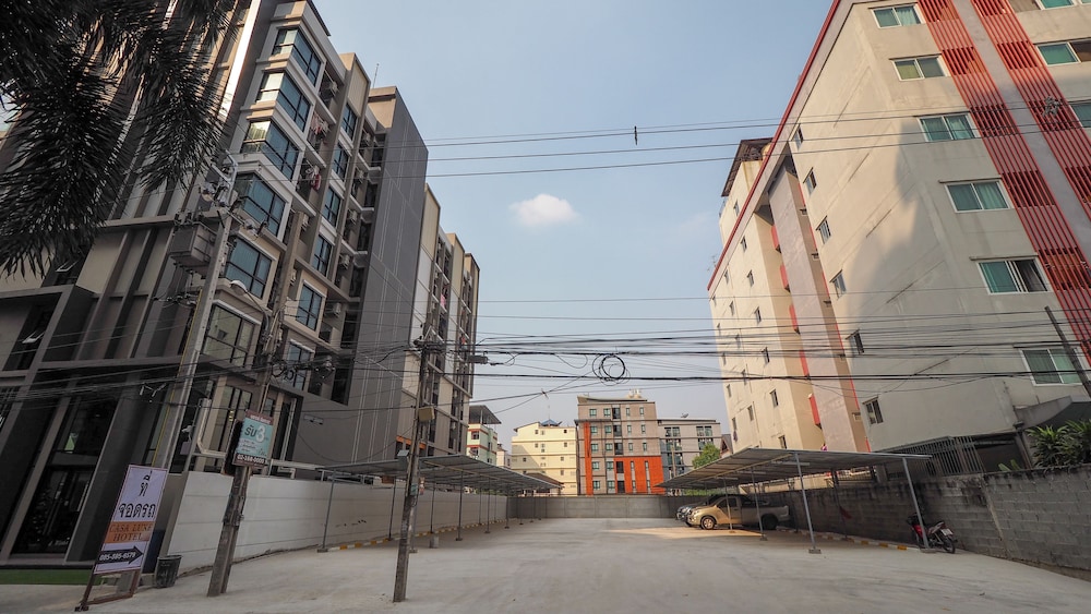 Casaluxe Hotel Ratchada — Hotel building in Bangkok, Bangkok