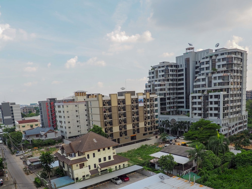 Casaluxe Hotel Ratchada — Hotel building in Bangkok, Bangkok