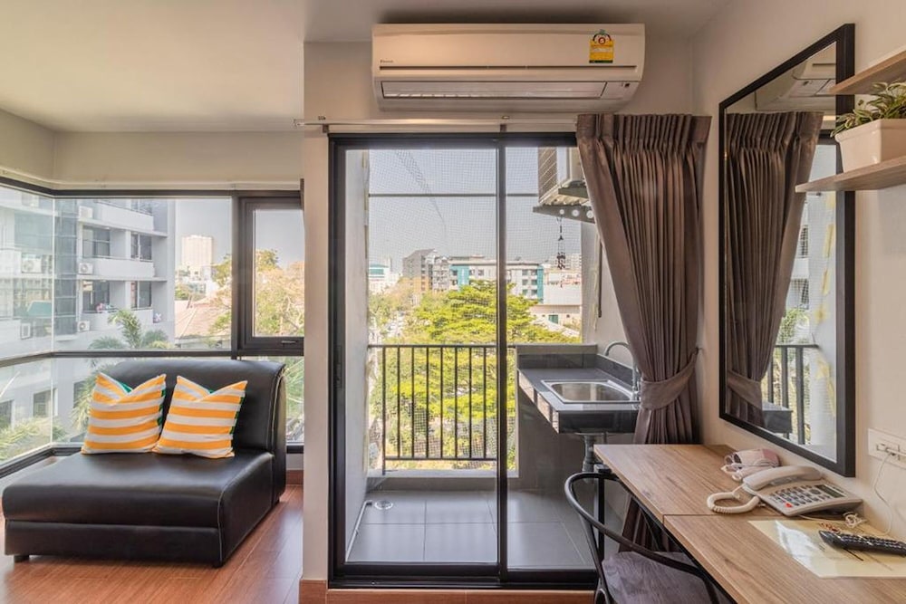 Casaluxe Hotel Ratchada — Hotel rooms in Bangkok, Bangkok