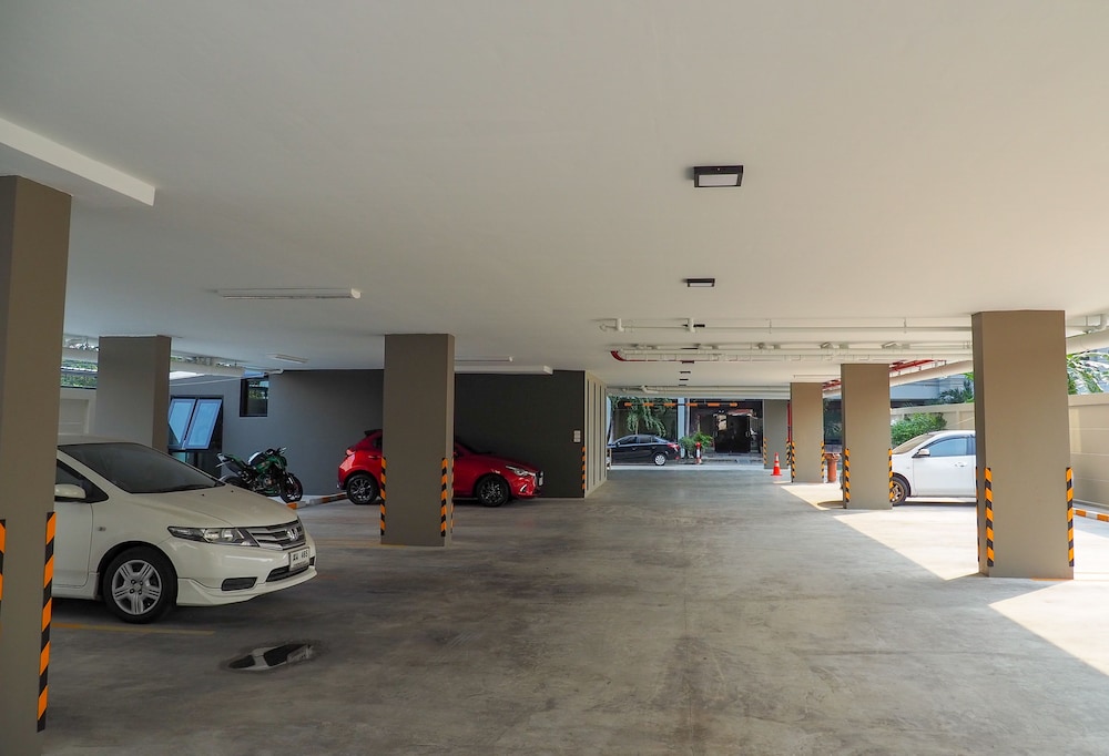 Casaluxe Hotel Ratchada — Hotel building in Bangkok, Bangkok