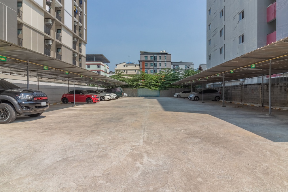 Casaluxe Hotel Ratchada — Hotel building in Bangkok, Bangkok