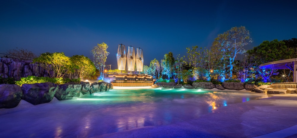 Grande Centre Point Space Pattaya — Swimming pool in Pattaya, Chonburi