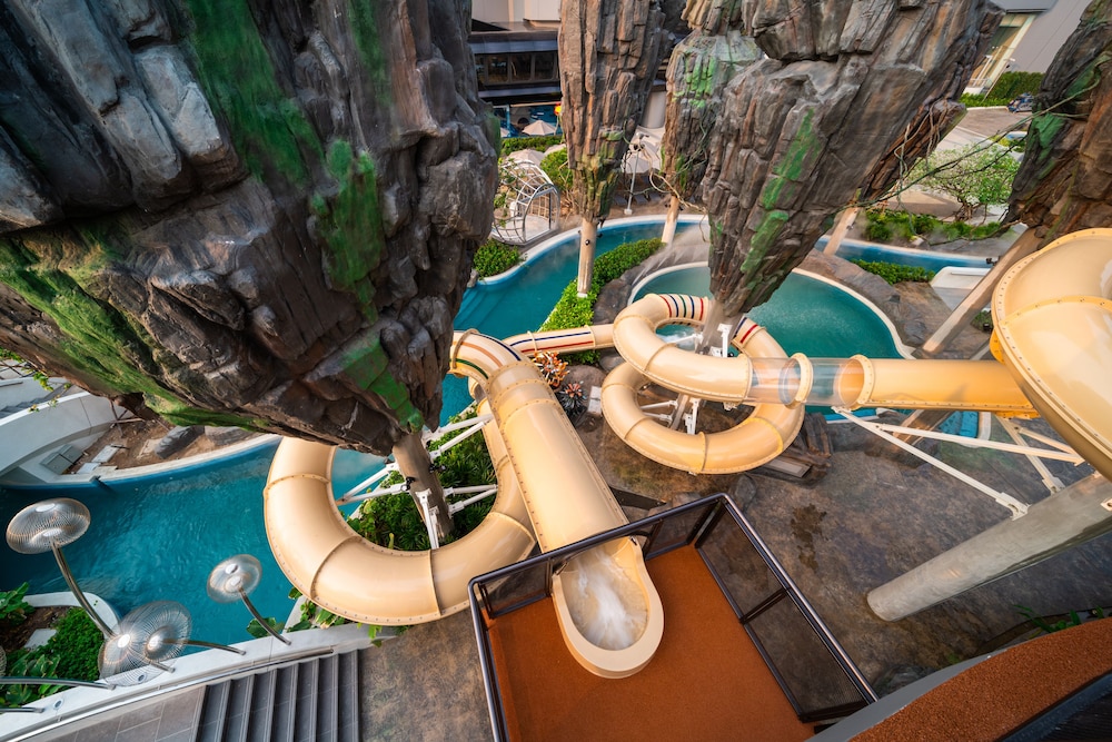 Grande Centre Point Space Pattaya — Swimming pool in Pattaya, Chonburi