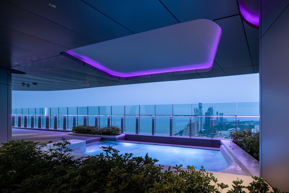 Grande Centre Point Space Pattaya — Swimming pool in Pattaya, Chonburi