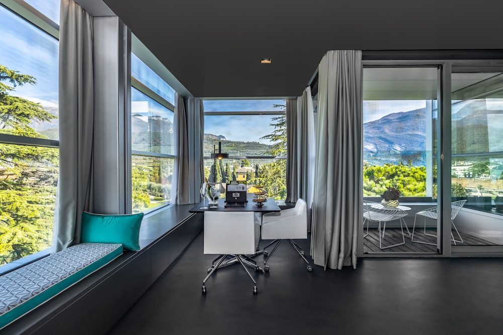 Lido Palace - The Leading Hotels of the World — Hotel rooms in Riva del Garda, Trentino-Alto Adige