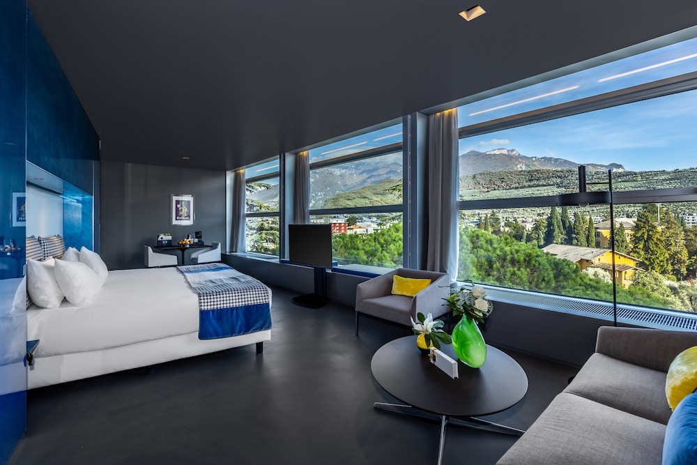 Lido Palace - The Leading Hotels of the World — Hotel rooms in Riva del Garda, Trentino-Alto Adige