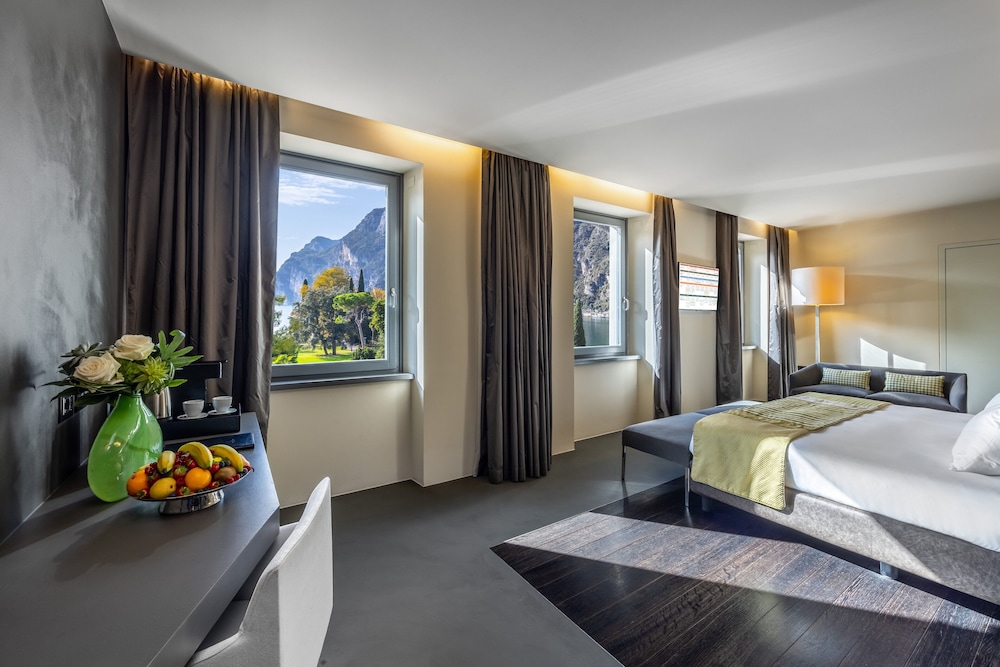 Lido Palace - The Leading Hotels of the World — Hotel rooms in Riva del Garda, Trentino-Alto Adige