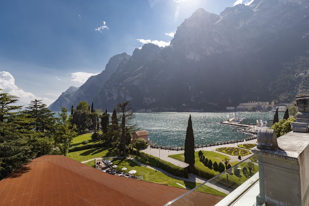 Lido Palace - The Leading Hotels of the World — Hotel rooms in Riva del Garda, Trentino-Alto Adige