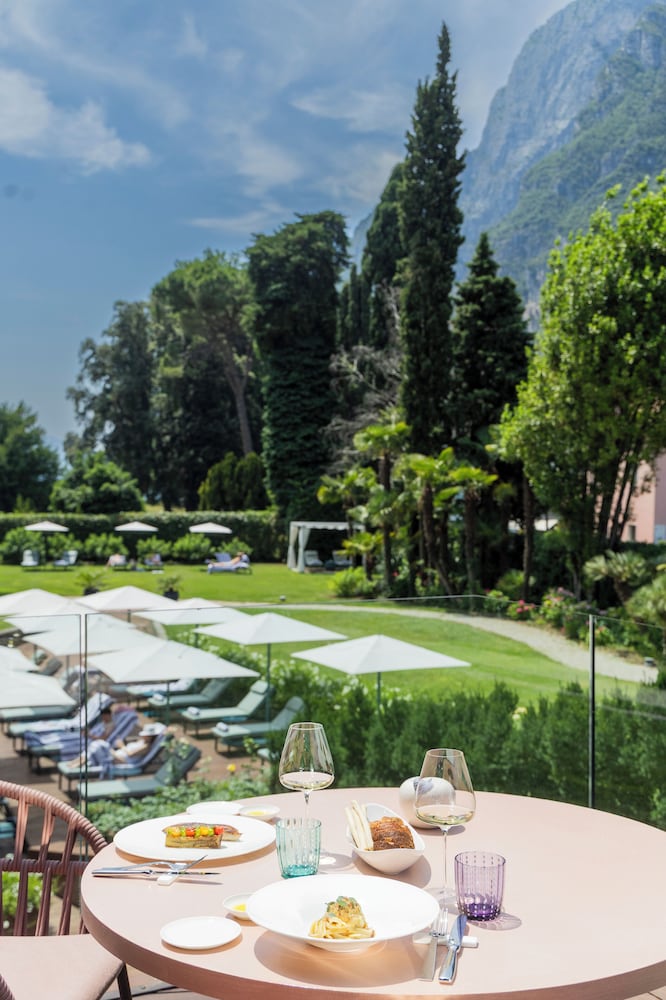 Lido Palace - The Leading Hotels of the World — Hotel building in Riva del Garda, Trentino-Alto Adige