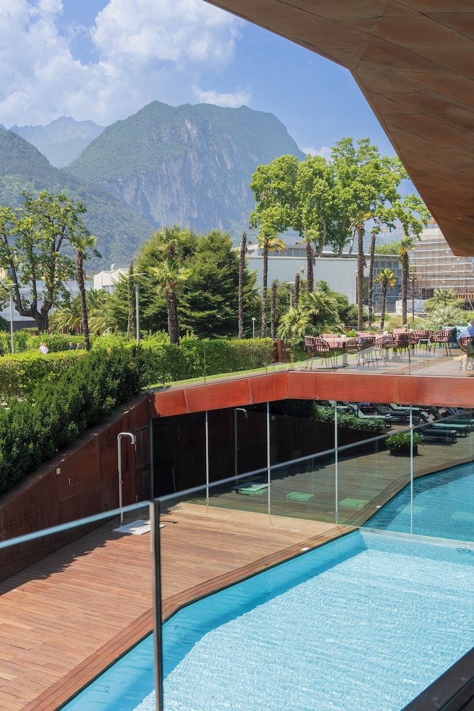 Lido Palace - The Leading Hotels of the World — Swimming pool in Riva del Garda, Trentino-Alto Adige