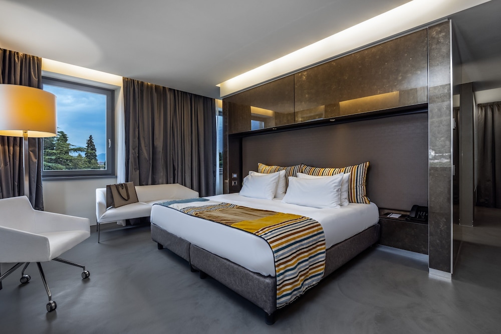 Lido Palace - The Leading Hotels of the World — Hotel rooms in Riva del Garda, Trentino-Alto Adige